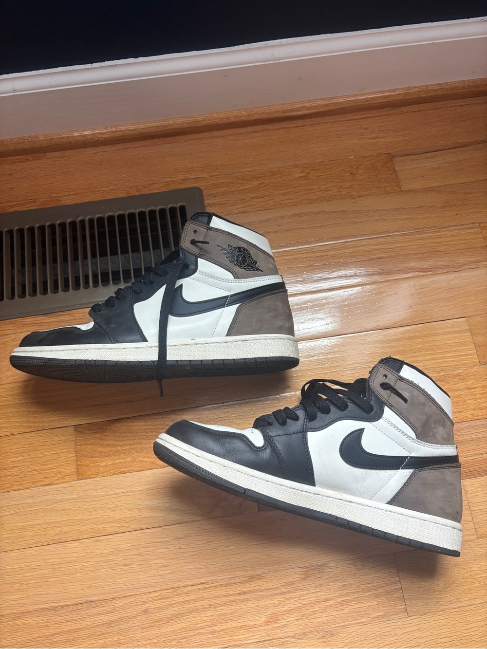 Nike Air Jordan 1 Retro High - Dark Mocha